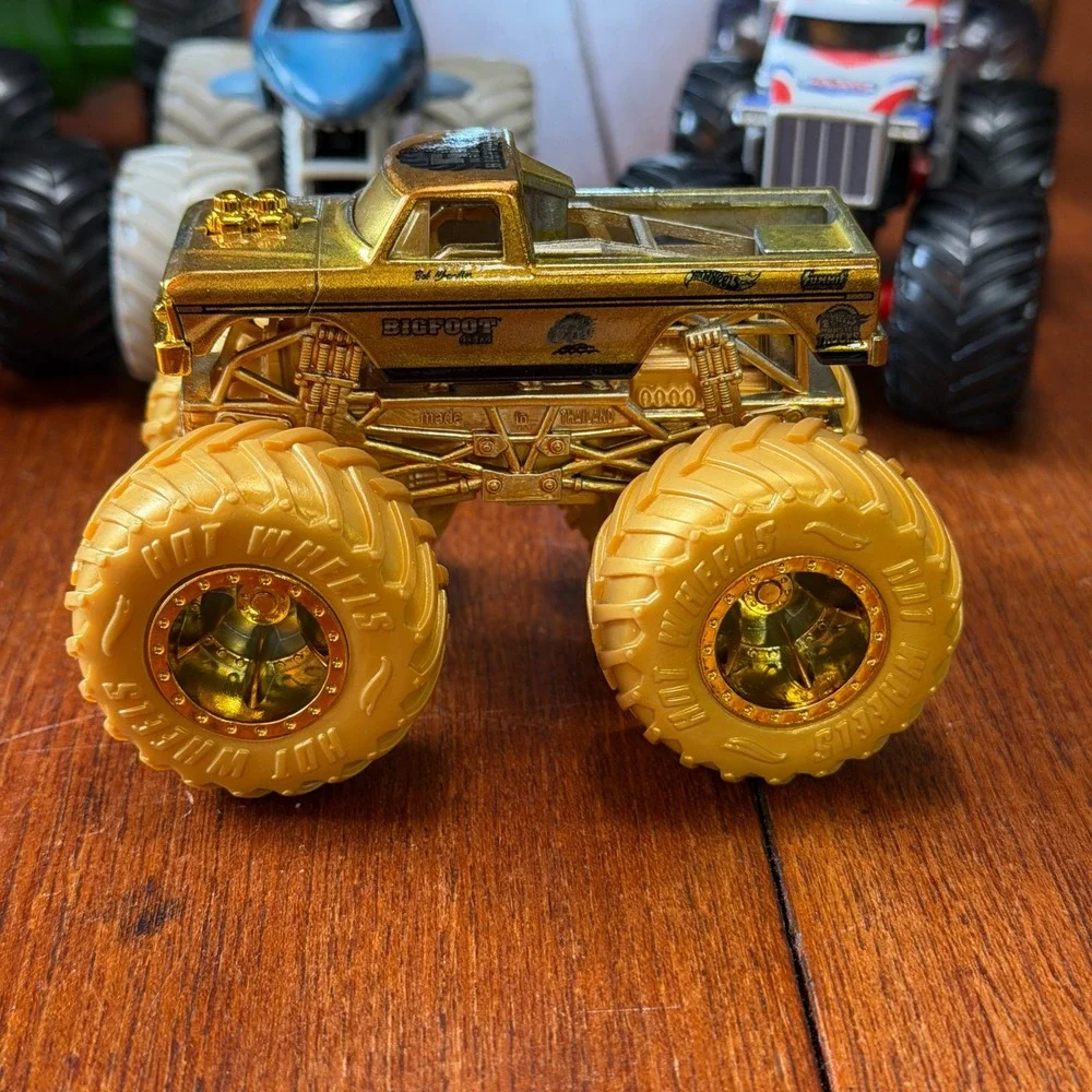 Hot Wheels Monster Jam Truck Lot Grave Digger Bigfoot Max-D El Toro Loco 9pc